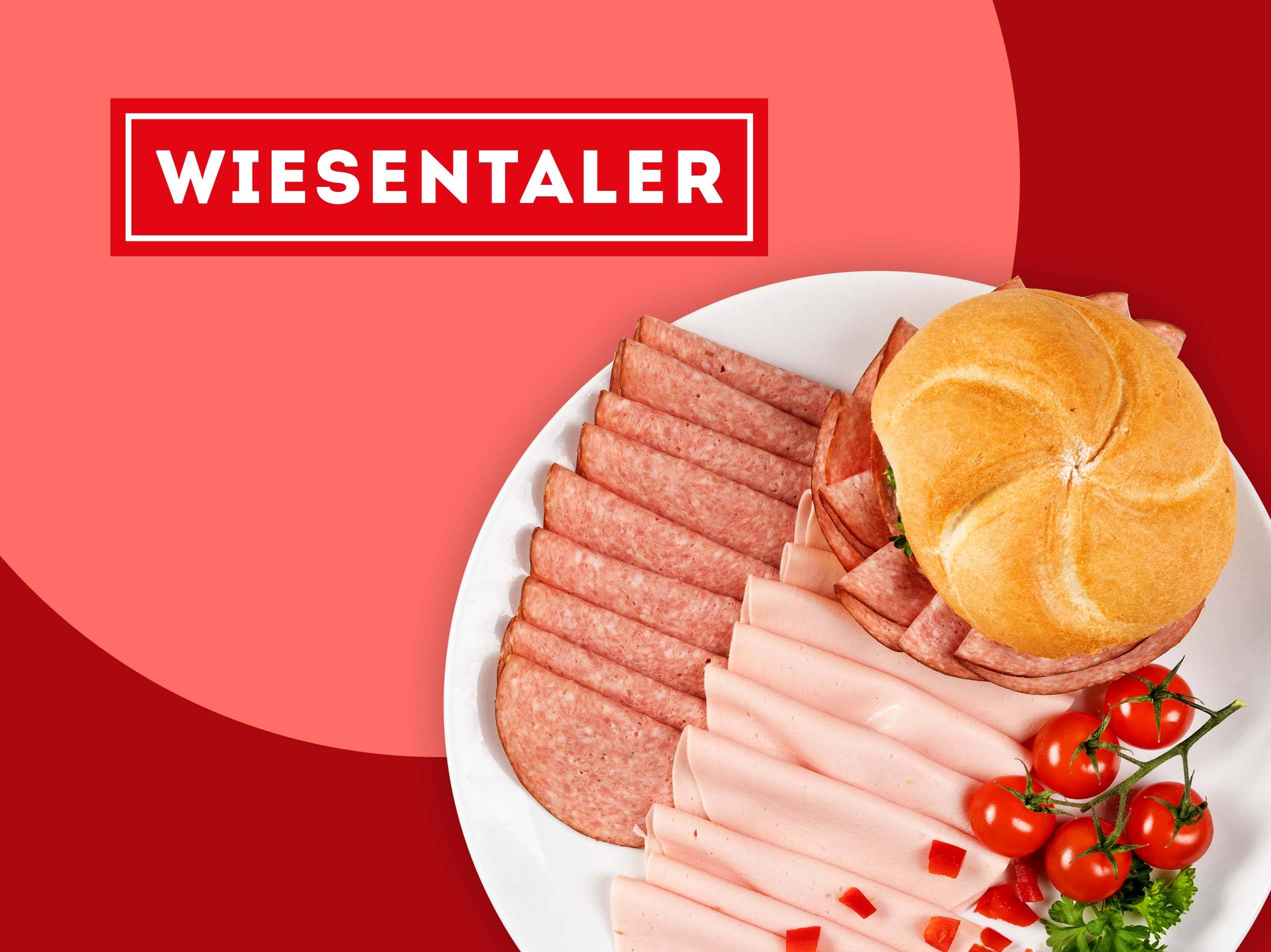 Wiesentäler Aufschnittplatte mit Salami, Kochschinken und Brötchen.