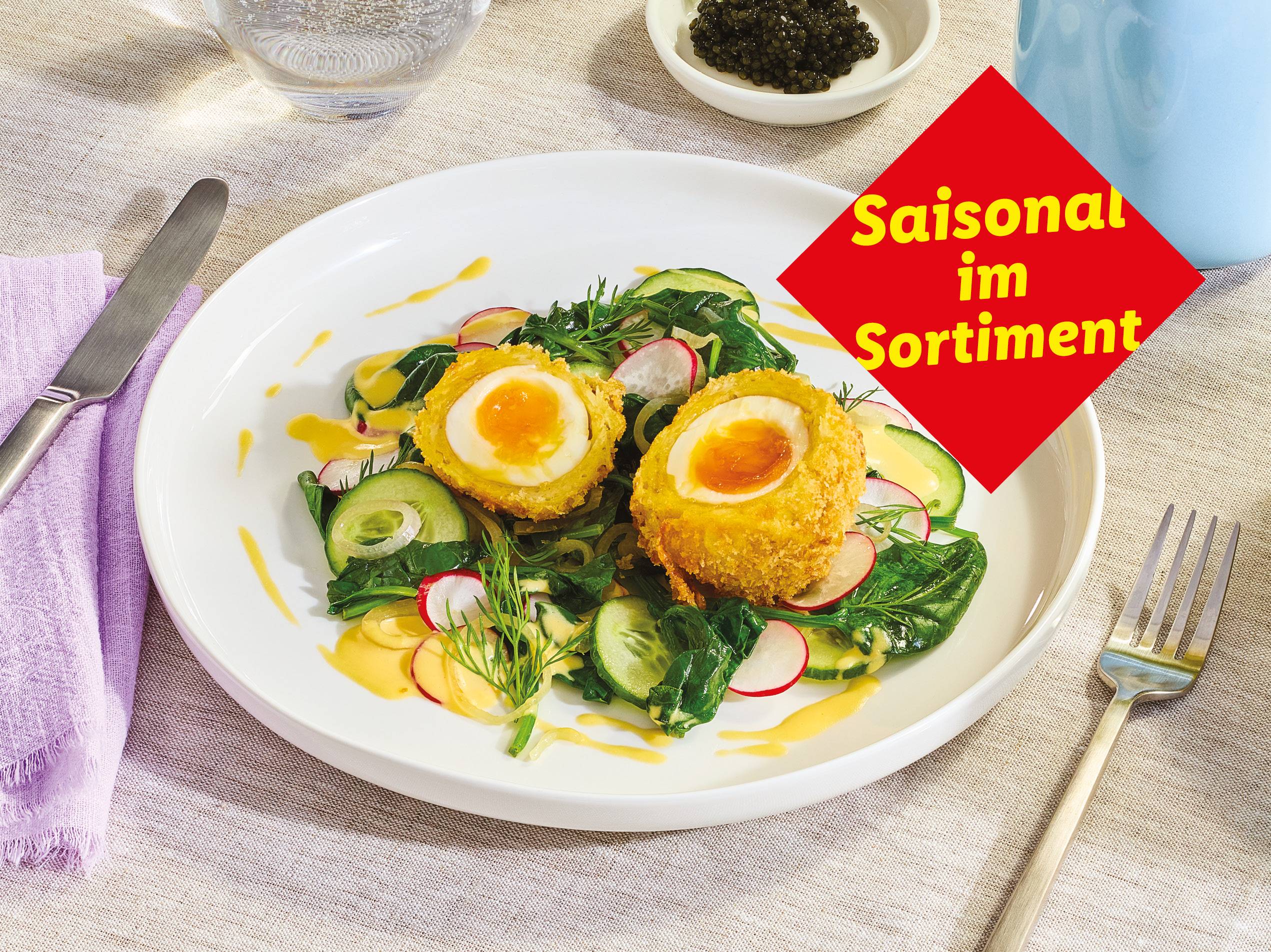 Scotch Eggs mit Salat und Sauce, saisonal im Sortiment