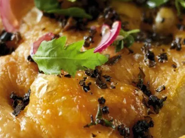 Focaccia mit Trüffel, Rucola und Radieschen