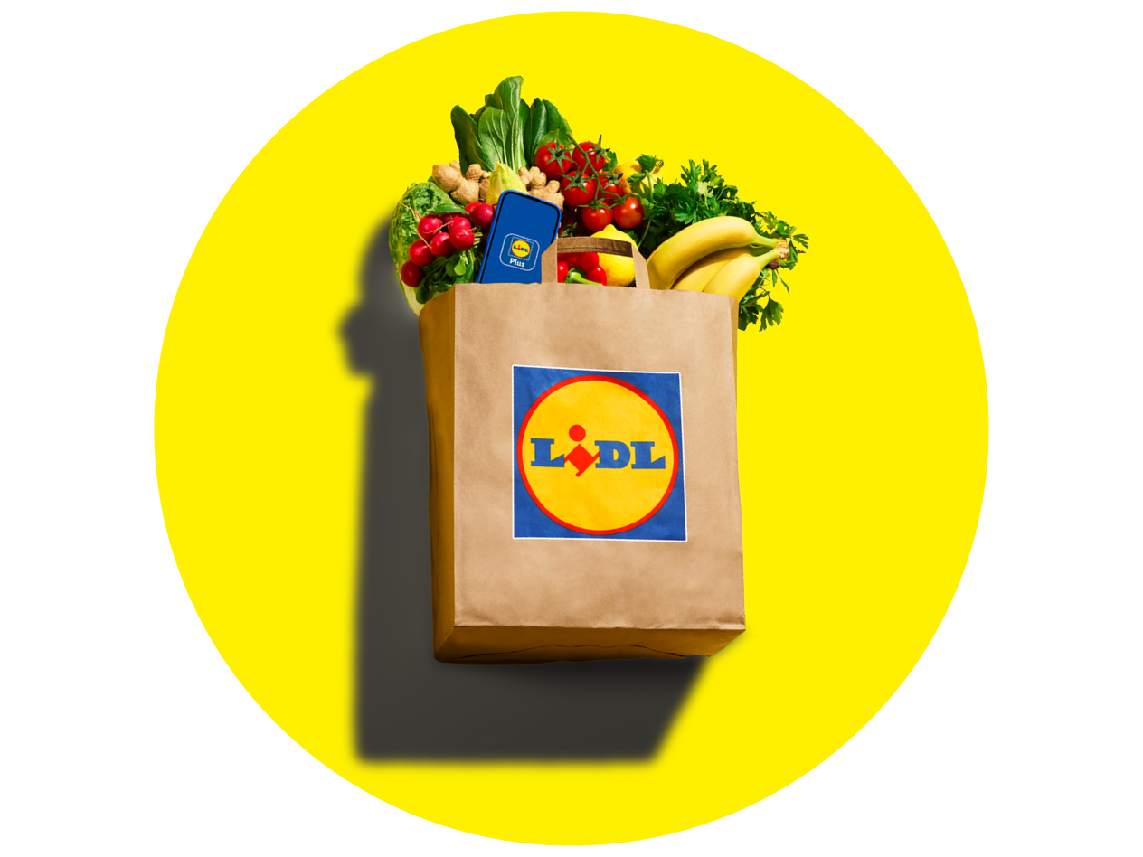 Lidl Einkaufstüte gefüllt mit frischem Obst und Gemüse, darunter Bananen, Tomaten und Radieschen.