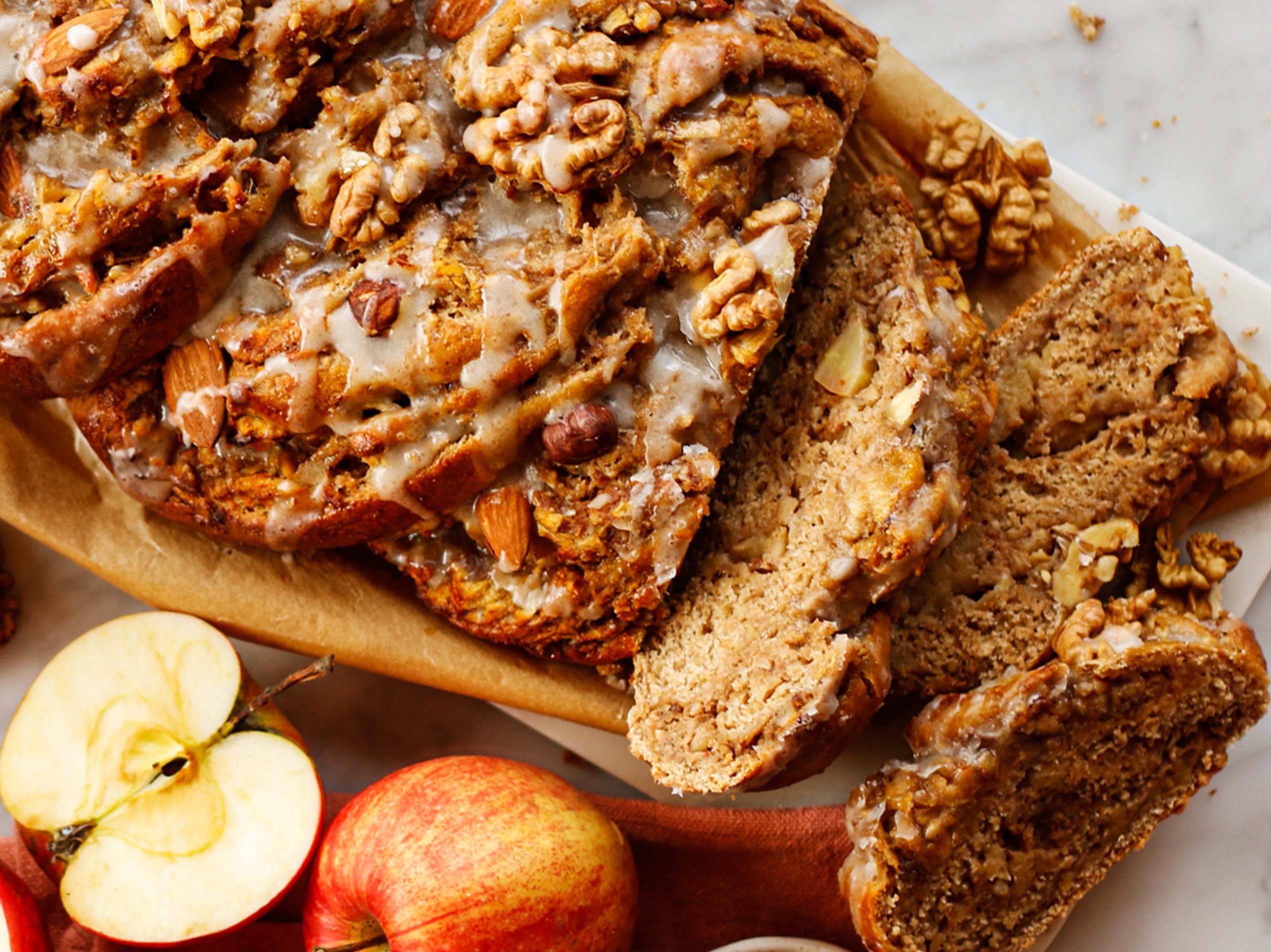 Nuss-Germteigstrudel mit Zimt-Äpfeln