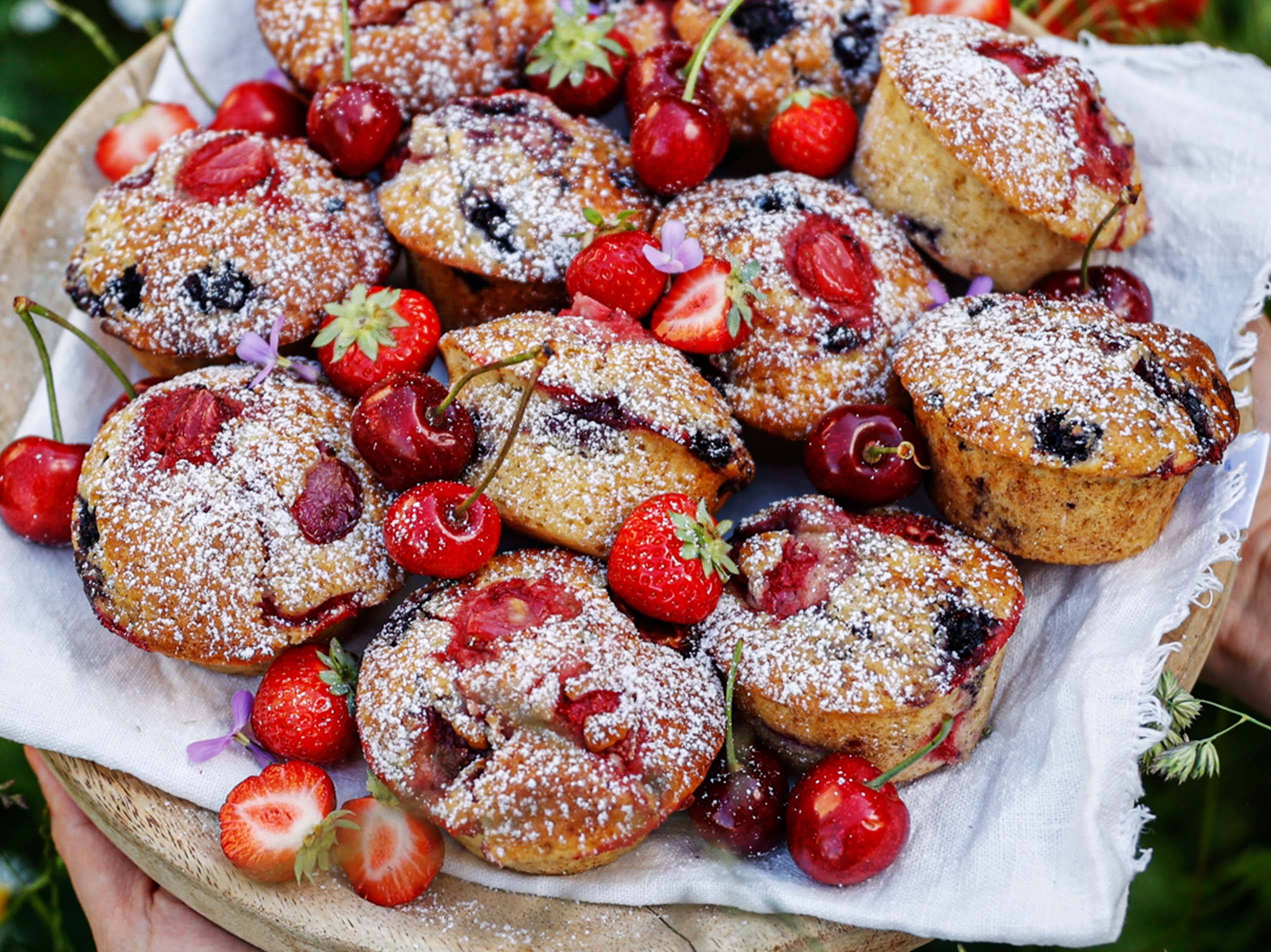 Buttermilch-Muffins mit Sommerfrüchten