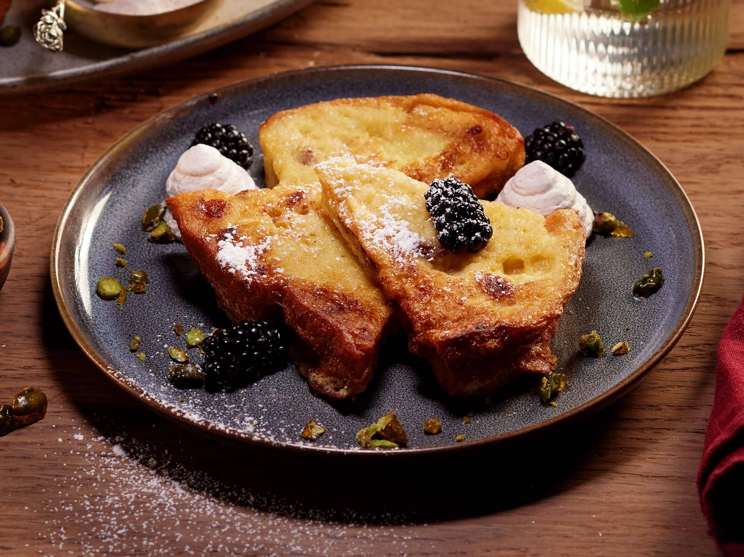 Panettone French Toast mit Zimtschlagobers