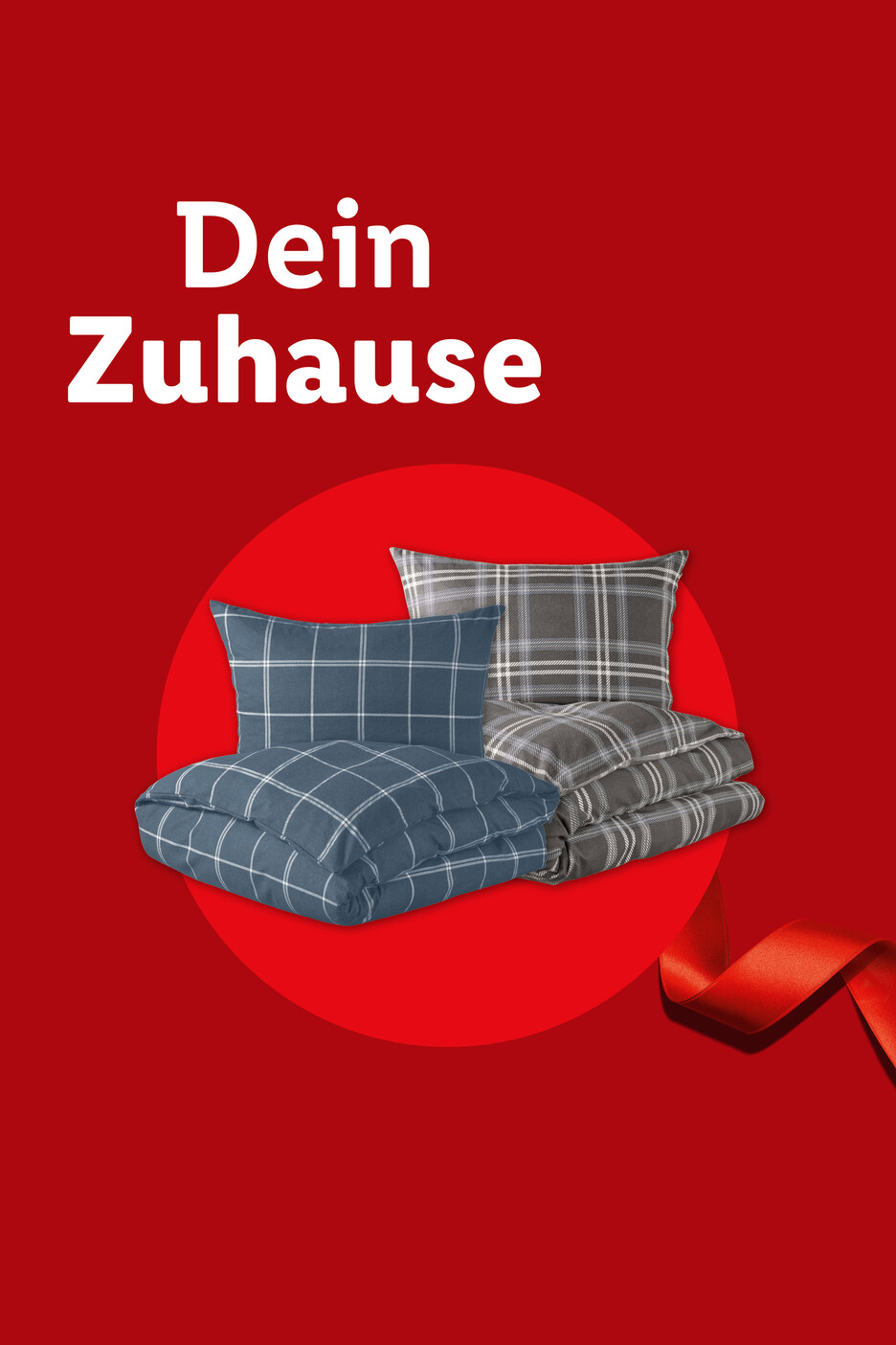 Zwei karierte Bettwäsche-Sets in Blau und Grau auf rotem Hintergrund.