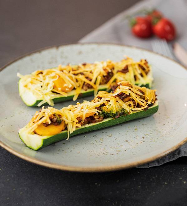 Vegane gefüllte Zucchini