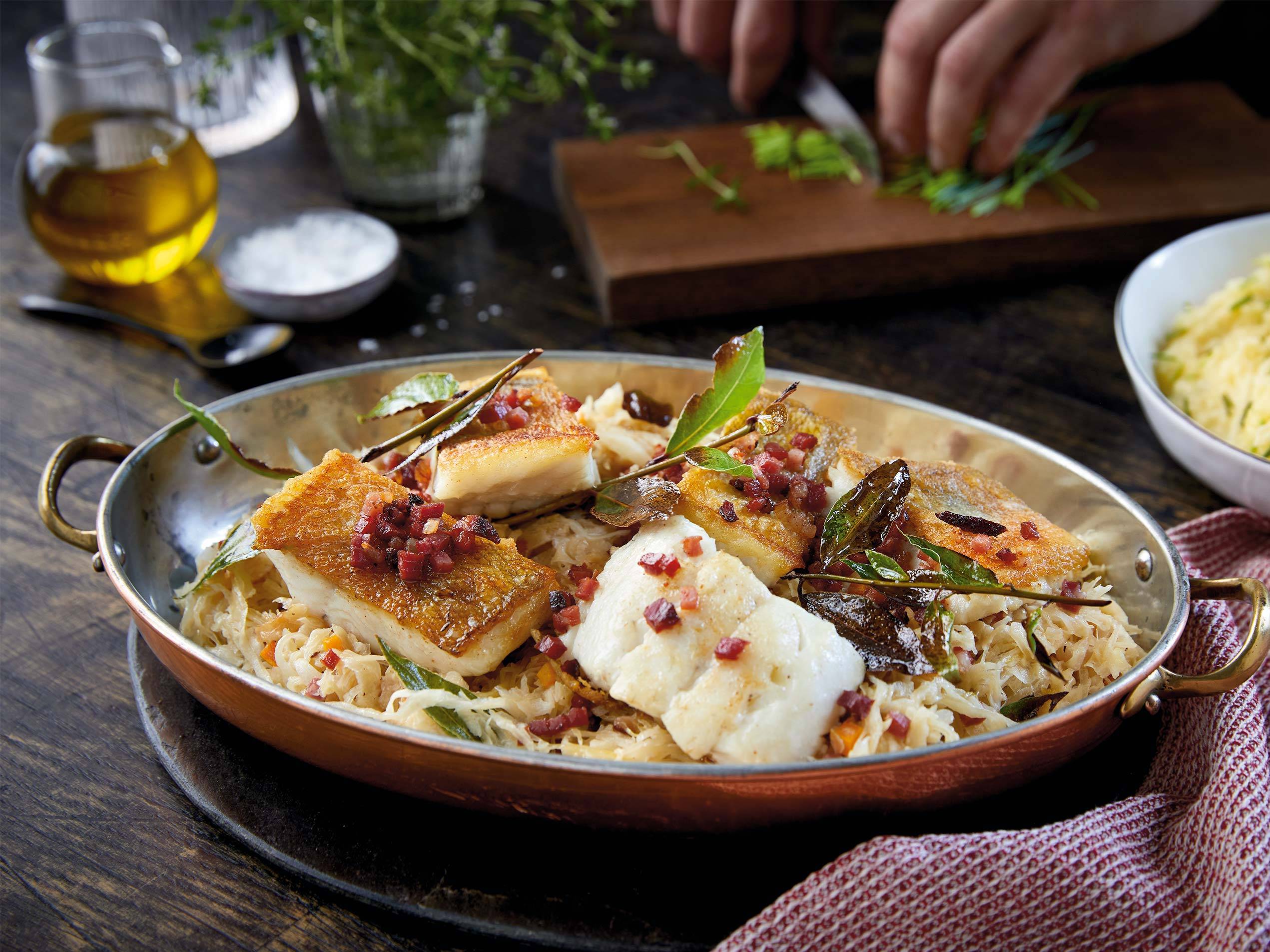 Gebratenes Zanderfilet mit Rahmsauerkraut